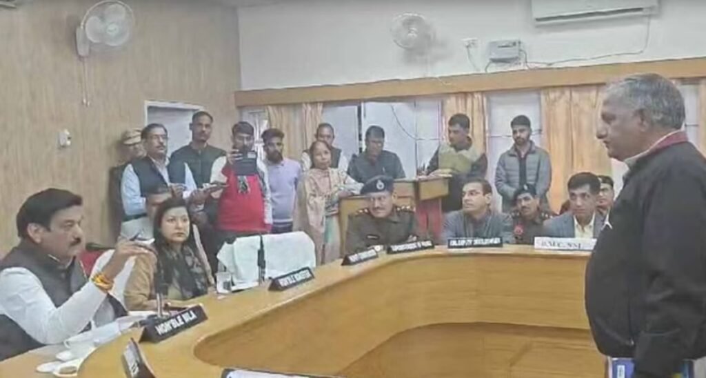 Narnaul में बिजली मंत्री ने निगम के JE को किया suspend, विजिलेंस जांच के दिए order, ग्रीवेंस कमेटी मीटिंग में 17 में से 12 शिकायतों का हुआ Resolved 2 Screenshot 2107