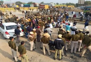 Heavy police force deployed at Jaisinghpur Kheda border of Rewari