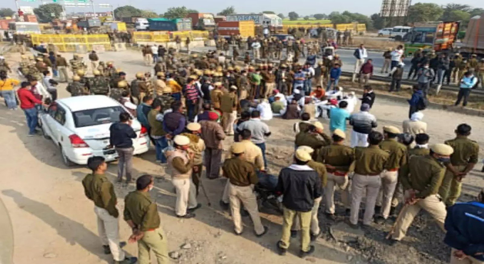Heavy police force deployed at Jaisinghpur Kheda border of Rewari