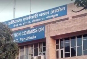 Protest of candidates outside Haryana Staff Selection Commission Headquarters