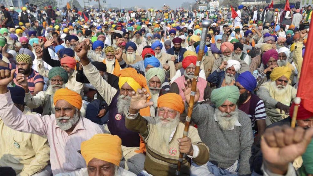 Kisan Andolan 2 : हरियाणा-पंजाब के खनौरी बॉर्डर पर लाया गया शुभकरण का शव, डल्लेवाल और पंधेर सहित किसानों ने दी श्रद्धांजलि, आज होगा किसानों के दिल्ली कूच का ऐलान 7 आंदोलन 12 2