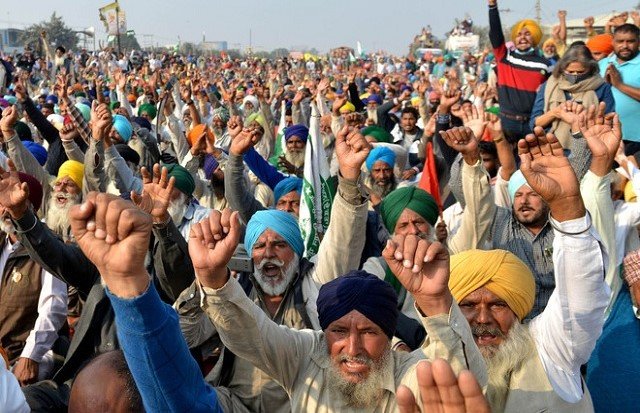 Kisan Andolan 2 Live : अधिकारों के पथ पर आगे बढ़े किसान, पुलिस ने दागे आंसु गैस के गोले, सरकार ने 5वें दौर की बातचीत का दिया न्योता 8 आज 0 2