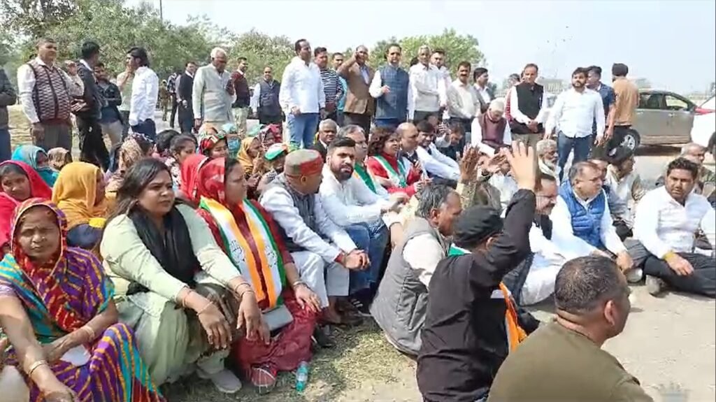 Haryana : Congress ने बैंक खाते फ्रीज करने का जताया विरोध, Sharda Rathore बोलीं हिंदुस्तान में लोकतंत्र पूरी तरह खत्म, भाजपा डरकर हथकंडों पर उतरी 7 कांग्रेस प्रदर्शन 1