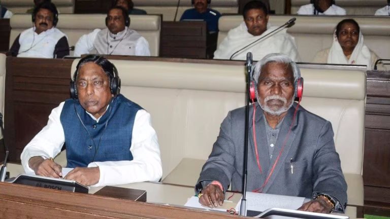 Jharkhand Assembly में चंपई सोरेन सरकार ने हासिल किया विश्वास मत, पक्ष में 47 और विपक्ष में पड़े 29 मत, CM बोलें Hemant Soren गिरफ्तारी में कोई बही-खाता नहीं 2 चंपई 1 1