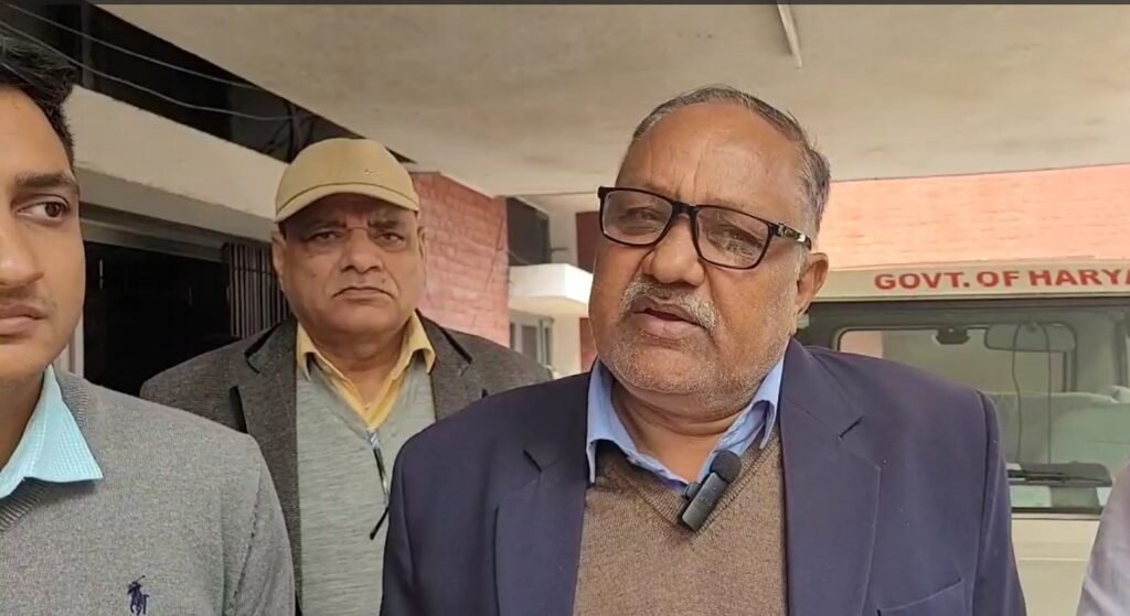 Yamunanagar के PWD कार्यालय में CM Flying की रेड, एसडीओ मिले नदारद, ठेकेदार ने बिल पास करवाने की एवज में पैसों की मांग करने का लगाया आरोप 6 छापा 0