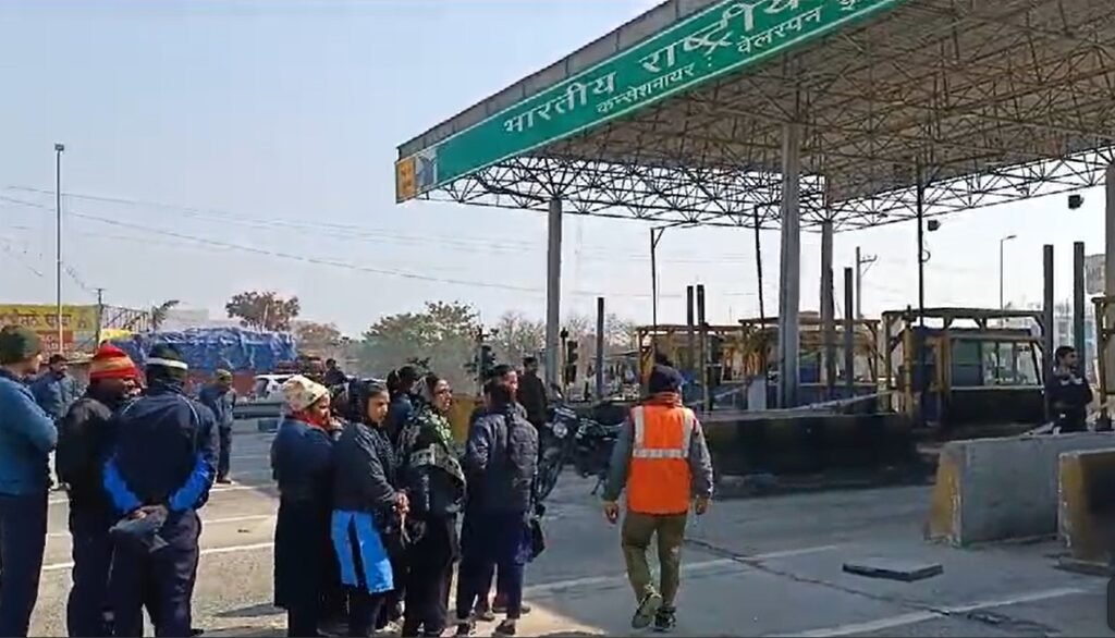 Kisan Andolan 2 Live : शंभू बॉर्डर पर किसान और जीआरपी सब इंस्पेक्टर की मौत, दोनों प्रदर्शन में आंसू गैस के गोले से हुए थे घायल, हरियाणा में टोल फ्री 2 टोल 1