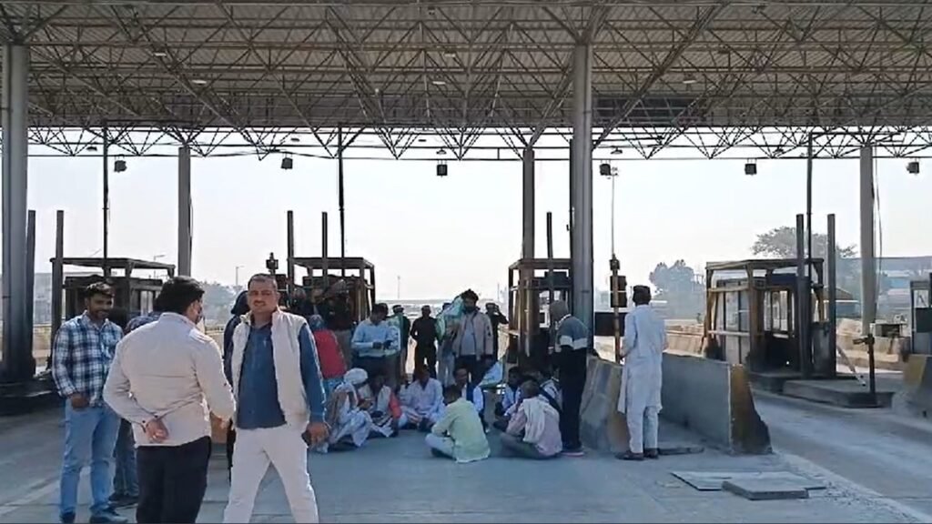 Kisan Andolan 2 Live : शंभू बॉर्डर पर किसान और जीआरपी सब इंस्पेक्टर की मौत, दोनों प्रदर्शन में आंसू गैस के गोले से हुए थे घायल, हरियाणा में टोल फ्री 4 टोल 2