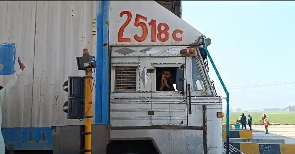 Kisan Andolan 2 Live : शंभू बॉर्डर पर किसान और जीआरपी सब इंस्पेक्टर की मौत, दोनों प्रदर्शन में आंसू गैस के गोले से हुए थे घायल, हरियाणा में टोल फ्री 7 टोल 3