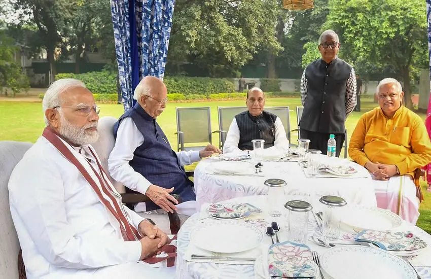 BJP के दिग्गज Lal Krishna Advani को मिलेगा भारत रत्न, PM Modi ने ट्वीट में ऐलान कर कहा यह मेरे लिए भावुक क्षण 5 मोदी आडवाणी 2