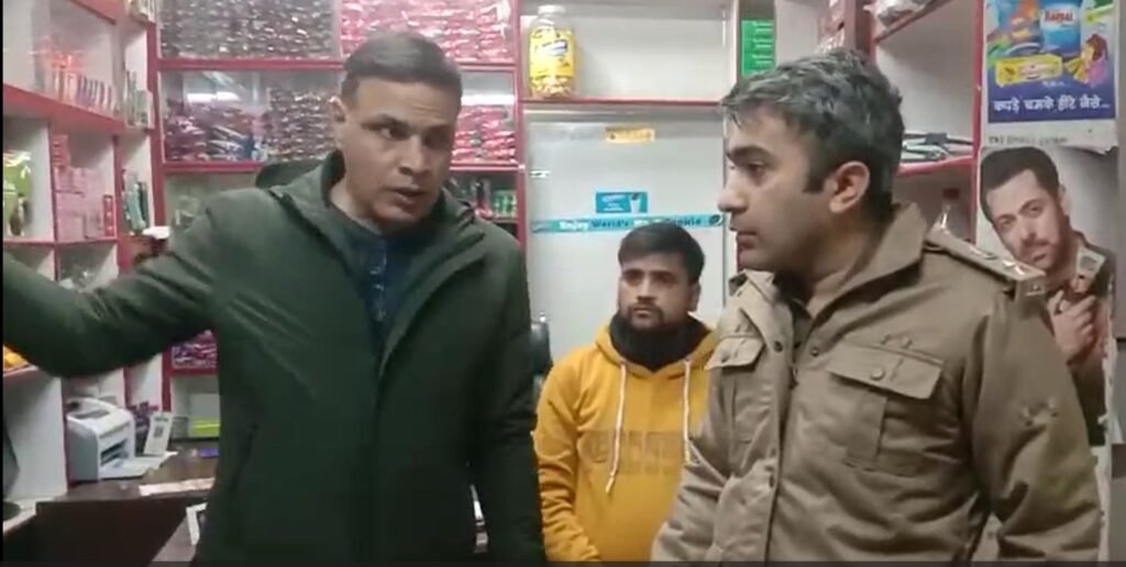 Sonipat में बदमाशों के हौसले बुलंद : गोली मारकर दुकानदार से लूटी लाखों की नकदी, मुंह पर कपड़ा और हेलमेट लगाकर आए थे 3 युवक, CCTV की DVR भी लेकर फरार 4 लूट 2