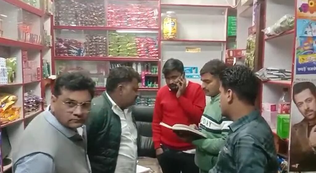 Sonipat में बदमाशों के हौसले बुलंद : गोली मारकर दुकानदार से लूटी लाखों की नकदी, मुंह पर कपड़ा और हेलमेट लगाकर आए थे 3 युवक, CCTV की DVR भी लेकर फरार 5 लूट 3