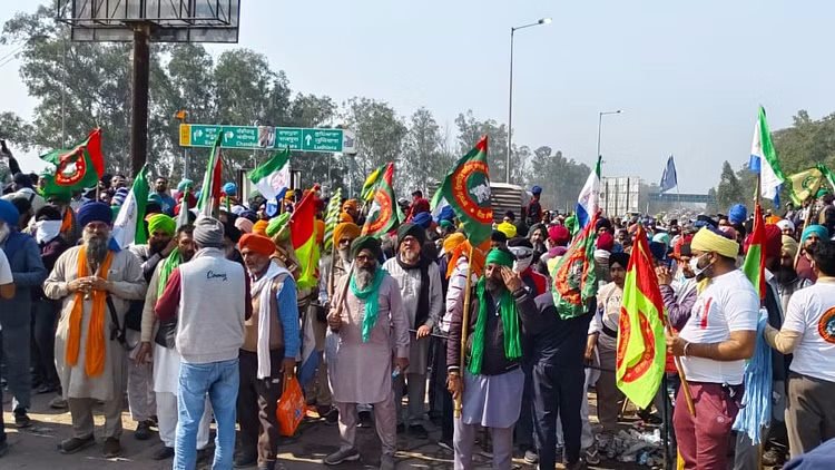 Kisan Andolan 2 Live : शंभू बॉर्डर पर किसान और जीआरपी सब इंस्पेक्टर की मौत, दोनों प्रदर्शन में आंसू गैस के गोले से हुए थे घायल, हरियाणा में टोल फ्री 1 Kisan Andolan 2 Live Updates