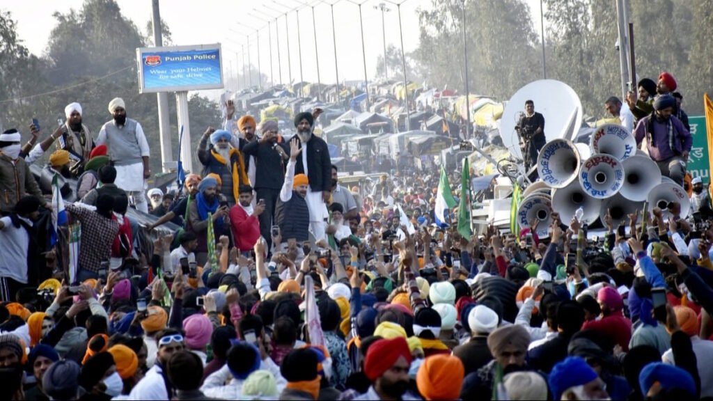 Kisan Andolan 2 Live : शंभू बॉर्डर पर किसान और जीआरपी सब इंस्पेक्टर की मौत, दोनों प्रदर्शन में आंसू गैस के गोले से हुए थे घायल, हरियाणा में टोल फ्री 13 शंभू 5