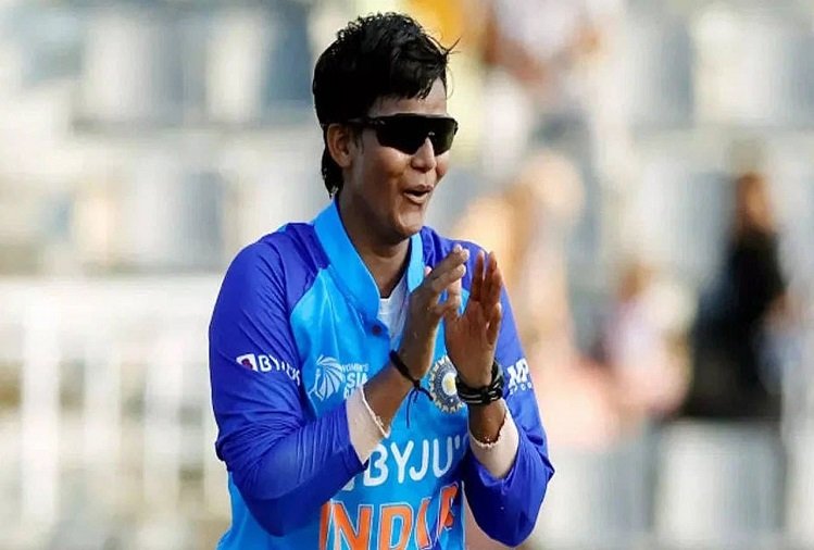 Deepti Sharma को चुना गया सबसे मूल्यवान खिलाड़ी, WPL में Hat-Trick लेकर रच दिया इतिहास, जानिए पहली महिला भारतीय गेंदबाज की कहानी 7 1676523595
