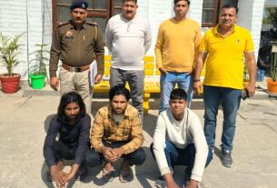 Three accused of theft-mobile snatching gang arrested