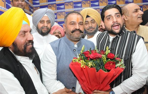 Punjab में AAP को बड़ा झटका, MP Sushil Kumar Rinku भाजपा में शामिल, लोकसभा चुनाव में BJP टिकट पर लड़ने की संभावना 5 MP Sushil Kumar Rinku joins BJP - 4