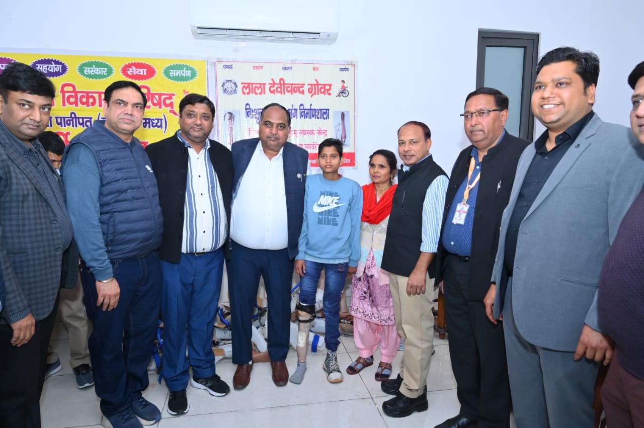 free artificial digit distribution camp