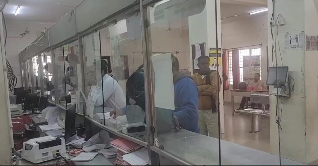 Haryana में शिवरात्रि के उपलक्ष्य में डाक विभाग द्वारा Post Office में मुहैया करवाया जा रहा गंगा जल, 30 रूपए में दी जा रही Bottle 2 On the occasion of Shivratri in Haryana -2