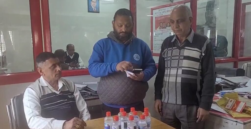 Haryana में शिवरात्रि के उपलक्ष्य में डाक विभाग द्वारा Post Office में मुहैया करवाया जा रहा गंगा जल, 30 रूपए में दी जा रही Bottle 4 On the occasion of Shivratri in Haryana - 3