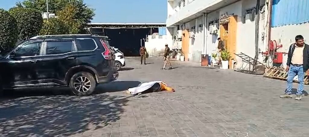 Haryana में बेखौफ बदमाश, शराब कारोबारी को गोलियों से भूना, 35 Round किए फायर, पहले भी हो चुका हमला 2 shot liquor businessman with bullets - 2