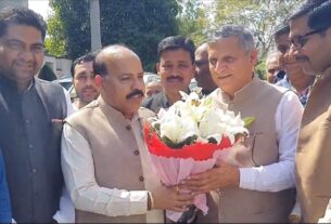 Cabinet Minister Kanwar Pal Gurjar was welcomed