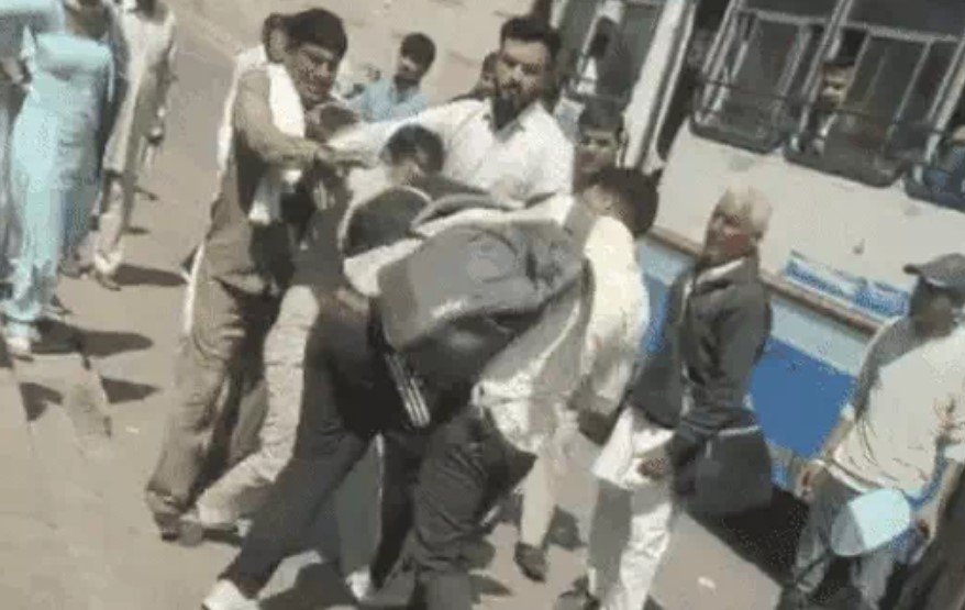 Hooliganism of roadways workers in Hisar - 2