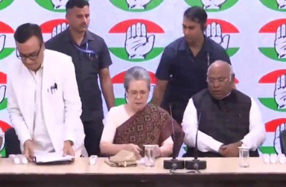 freezing of bank accounts, Rahul-Sonia's press conference - 4