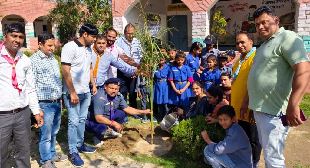 Panipat : शहीद दिवस पर घर-घर जाकर बच्चों और अभिभावकों को Government Schools में पढने-पढ़ाने के लिए किया Motivate 2 Martyr's Day, went door to door to motivate children and parents -2