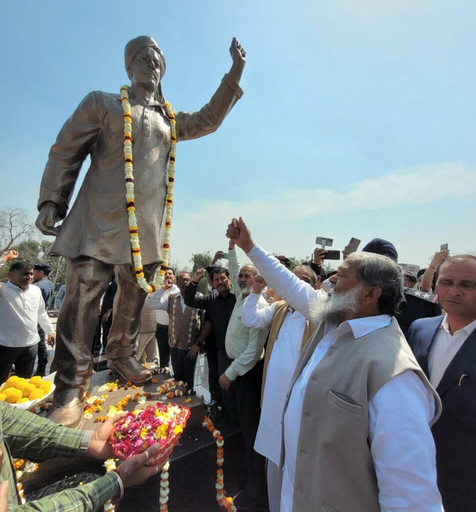 Shaheed-e-Azam Bhagat Singh की प्रतिमा लोगों को दिलाती रहेगी हमेशा याद, कुर्बानियां देकर देश को कराया आजाद : Anil Vij 2 Anil Vij - 2