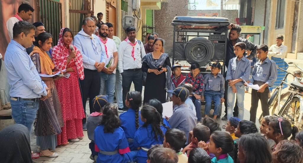 Panipat : शहीद दिवस पर घर-घर जाकर बच्चों और अभिभावकों को Government Schools में पढने-पढ़ाने के लिए किया Motivate 5 Martyr's Day, went door to door to motivate children and parents - 4