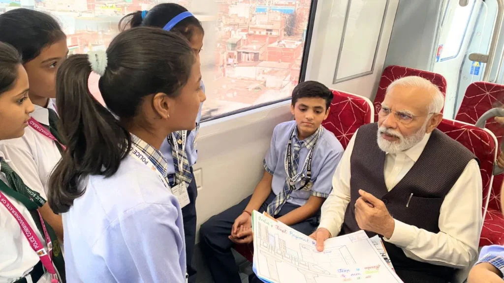 PM Modi inaugurated the country's first underwater metro-4