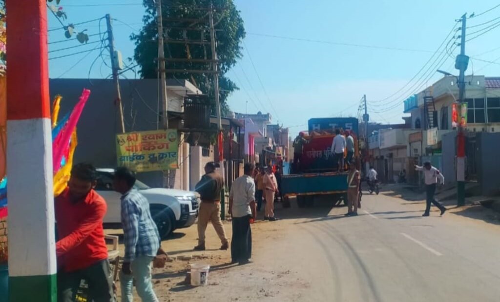 Panipat : Chulkana Dham में श्याम बाबा मंदिर के बाहर पुराली में लगी भयंकर आग, फायर ब्रिगेड की गाड़ी तैनात करने की मांग 4 आग 16