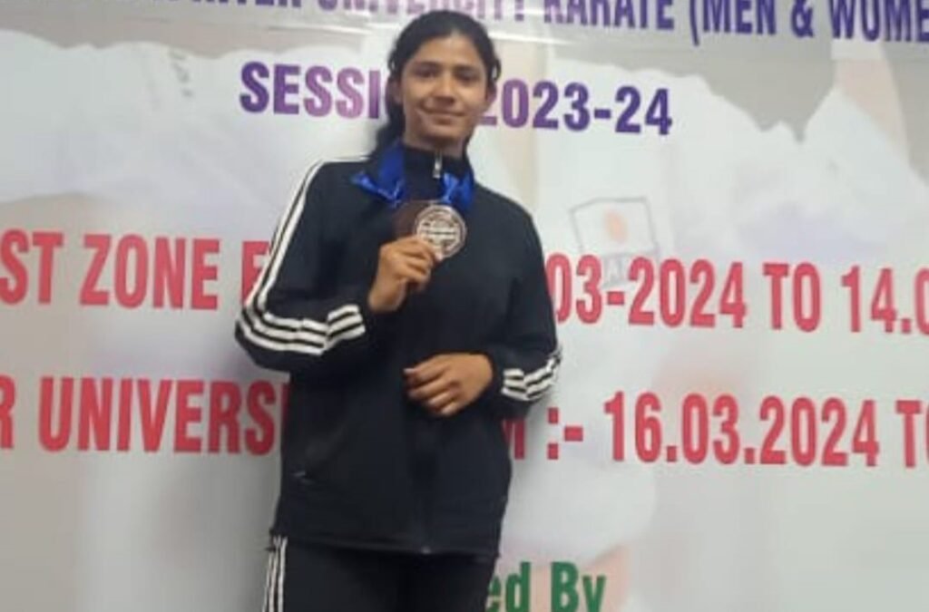 All India University Karate Championship में पानीपत की Kiran ने जीता सिल्वर, Chandigarh में आयोजित प्रतियोगिता में देशभर के खिलाड़ियों ने लिया भाग 2 एलएनटी 12