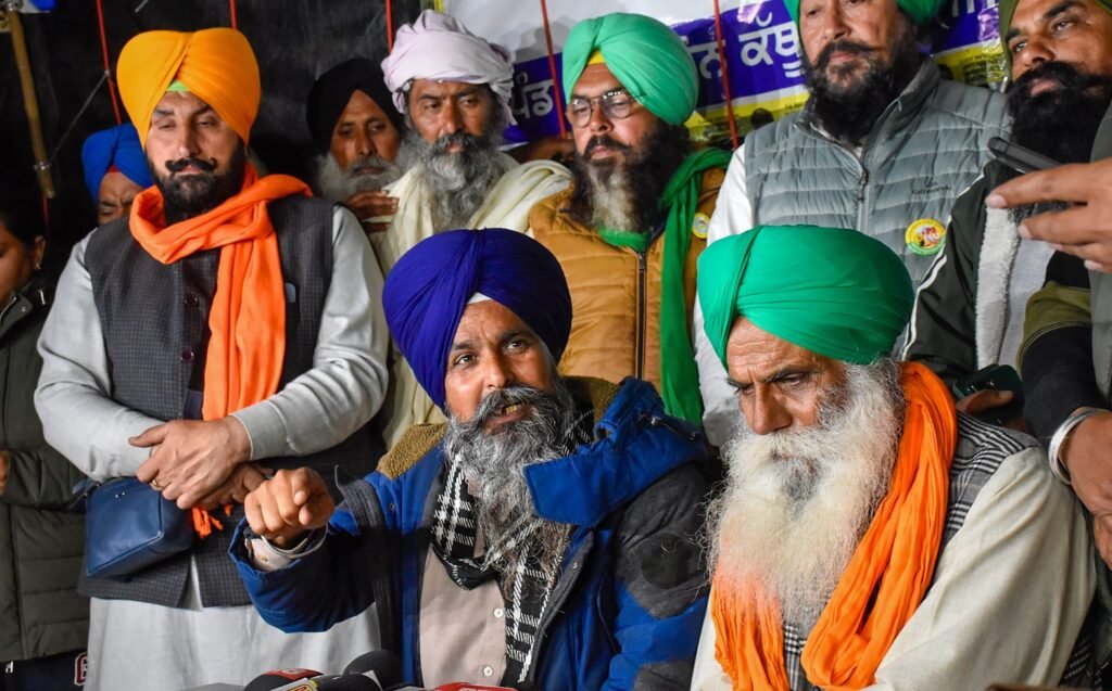 Kisan Andolan 2 : पंजाब से हरियाणा तक आज 60 जगह होगा ट्रेनों का चक्का जाम, Sarwan Pandher बोलें सरकार को अब पता लगेगा किसका है आंदोलन, Police के साथ RPF भी अलर्ट 4 किसान नेता 0 1