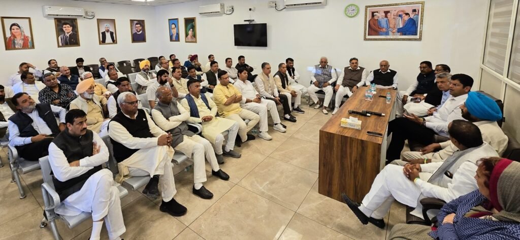 Lok Sabha Elections 2024 : करनाल सीट पर पूर्व सीएम Manohar Lal को टक्कर देगी JJP, हरियाणा की 5 सीटों पर चुनाव लड़ने की अटकलें 2 जजपा 1 1