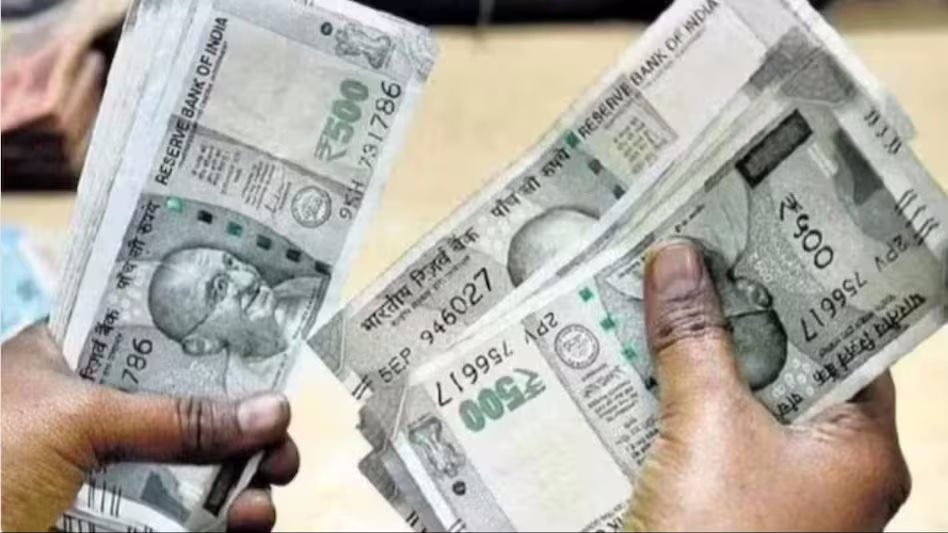 Lok Sabha Elections से पहले केंद्रीय कर्मचारियों को भी सरकार का तोहफा, महंगाई भत्ते में 4 प्रतिशत की बढ़ोतरी, Basic Salary के हिसाब से होगी वेतन में बढ़ोतरी 5 नोट