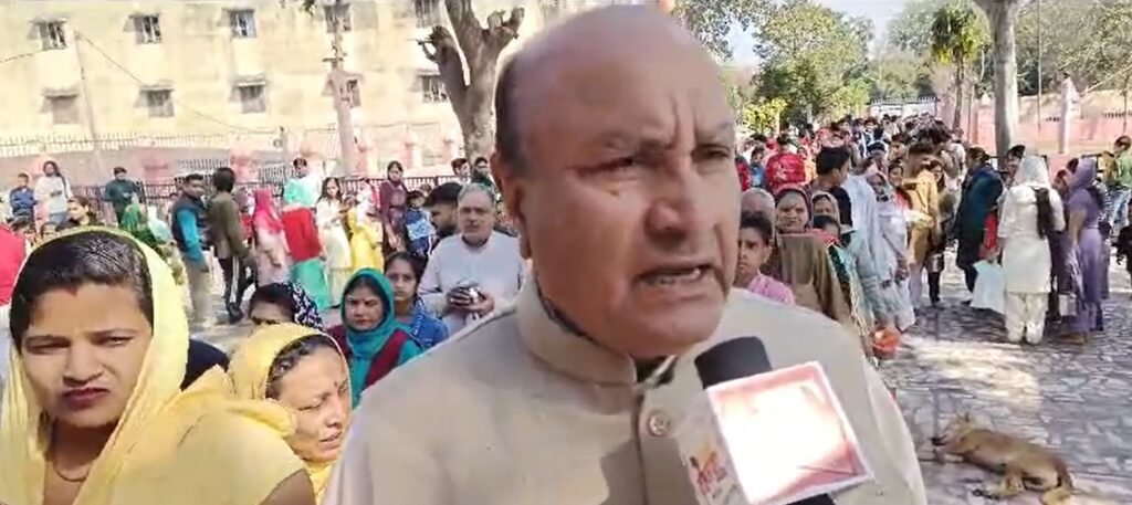 Sonipat : शिवलिंग के रूप में स्वयं प्रकट हुए भगवान शिव, Shivratri पर हर-हर महादेव की गूंज के साथ मंदिरों में लगा श्रद्धालुओं का तांता 5 मंदिर 3