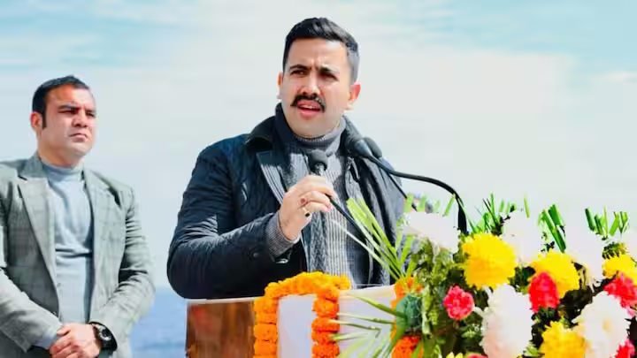 Himachal Politics : हिमाचल के खुफिया तंत्र पर गिरी पहली गाज, आईपीएस अतुल वर्मा को सीआईडी महानिदेशक की सौंपी कमान 7 विक्रमादित्य