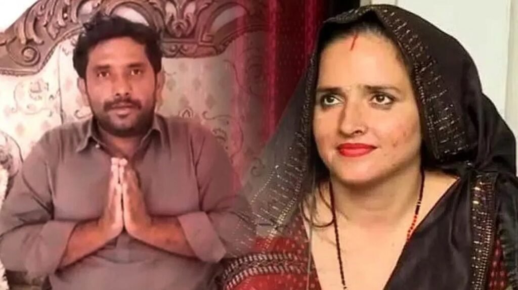 Pakistani Husband ने फिर बढ़ाई Seema Haider की मुश्किलें : वकील Momin Malik ने UP के थाने में दी शिकायत, इन 3 लोगों पर 20 गंभीर धाराओं में मुकदमा दर्ज 2 सीमा 12