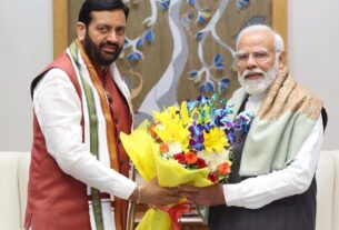 CM Nayab Singh Saini took blessings of PM Modi