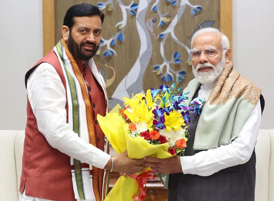 CM Nayab Singh Saini took blessings of PM Modi