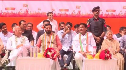 Haryana Politics : भाजपा प्रत्याशी Ranjeet Chautala पर सिर मुंढवाते ही पड़े ओले, लग सकता है बड़ा झटका! अपनी ही पार्टी के दिगज्जों के चक्रव्यूह में फंसते नजर आ रहे Hisar Candidate 4 हिसार कार्यालय भाजपा