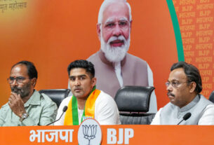 Olympian boxer Vijendra Singh left Congress and joined BJP - 2