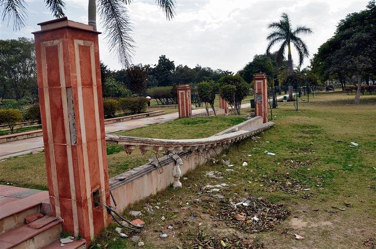 Panipat के सैक्टरों की मूलभूत सुविधाओं को छीनने में जुटा Huda, 16 सैक्टरों में सीवर, सड़कों, Street Lights सहित सफाई का नहीं लगा कोई Tender 2 Engaged in snatching the basic facilities of the sectors - 2