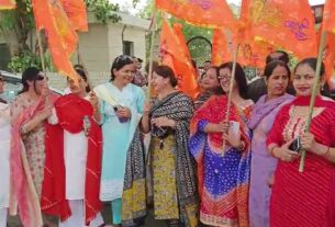 car rally of women who set out to promote Hanuman Janmotsav