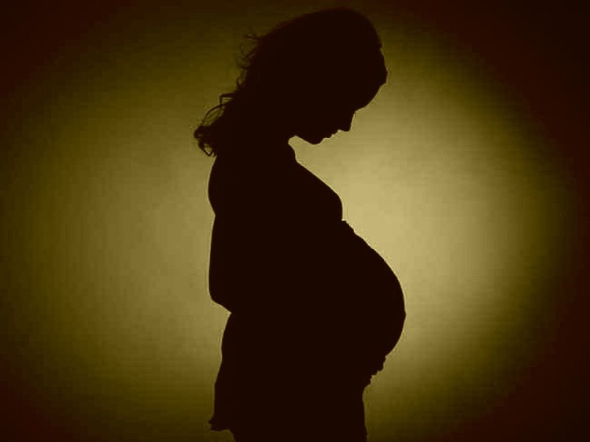 6 months pregnant woman dies