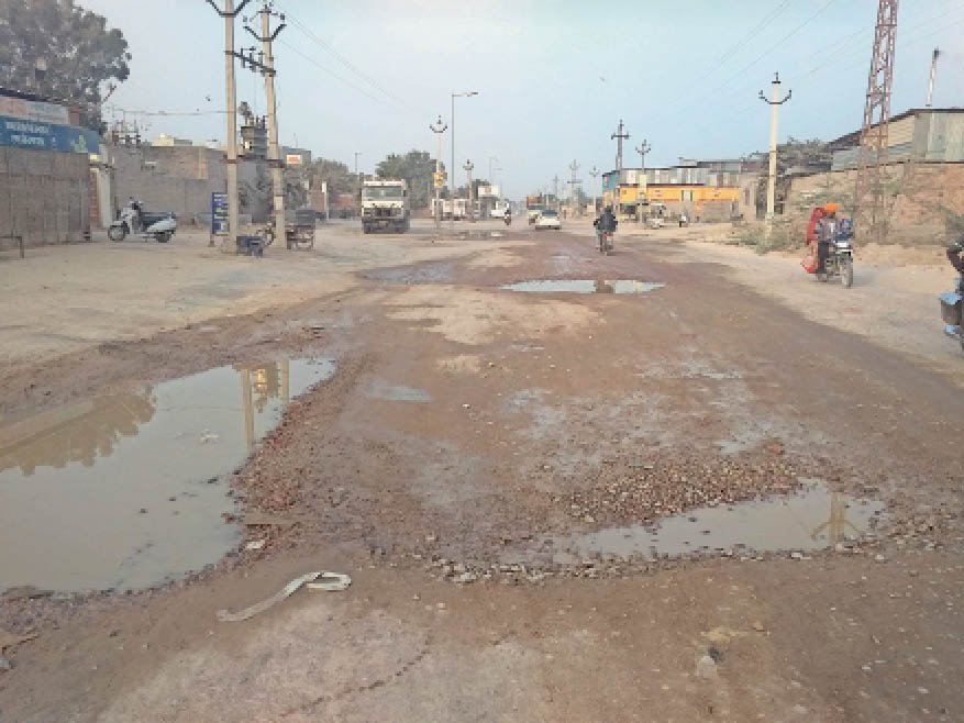 Panipat के सैक्टरों की मूलभूत सुविधाओं को छीनने में जुटा Huda, 16 सैक्टरों में सीवर, सड़कों, Street Lights सहित सफाई का नहीं लगा कोई Tender 4 Engaged in snatching the basic facilities of the sectors - 3