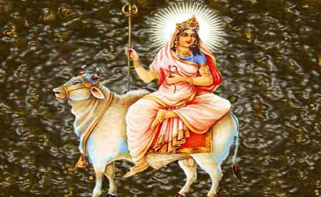 Navratri Special : 30 वर्ष बाद बना Sarvartha Amrit Siddhi योग, पहले दिन हुई मां शैलपुत्री(Maa Shailputri) की आराधना, भक्तों को मिली कष्टों से मुक्ति 5 Maa Shailputri -5