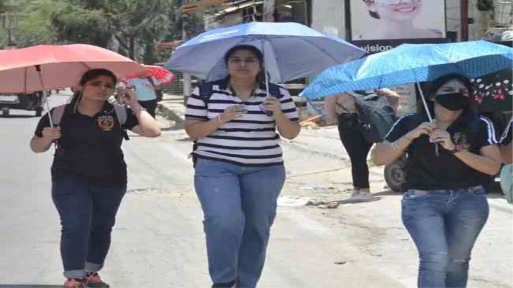 Haryana में बदलेगा मौसम का मिजाज, चिलचिलाती गर्मी पर लगेगी पाबंदी! Delhi-NCR सहित कई राज्यों में बारिश के साथ गिर सकते हैं ओले, मौसम विभाग ने जारी किया अलर्ट 2 धूप