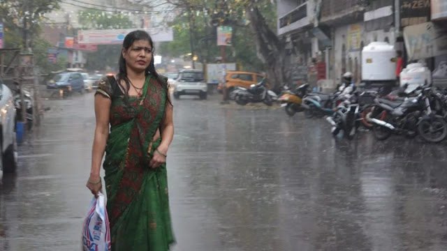 Haryana Weather : हरियाणा के कई शहरों में बारिश का अलर्ट, तेज हवाओं के साथ बिजली गिरने का खतरा, दोपहर के तापमान में भी गिरावट 5 बारिश 12
